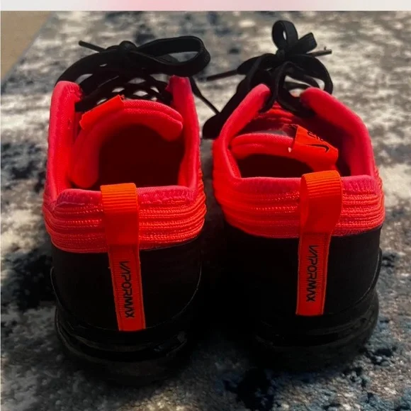 Nike Bright Red and Black Air Sneakers - Picture 4 of 5